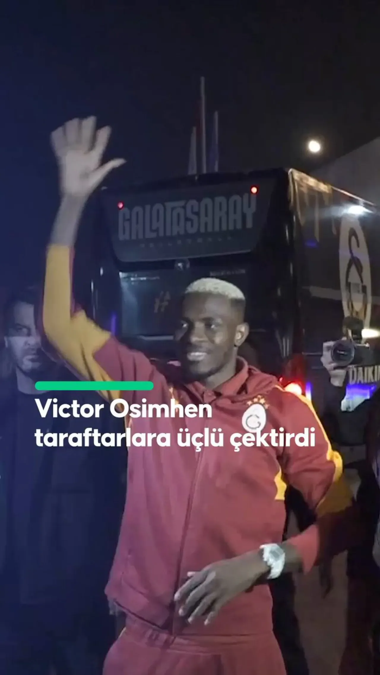 Victor Osimhen'dan Kocaeli'nde Taraftarlarla Anlamlı Buluşma Victor Osimhen'dan Kocaeli'nde Taraftarlarla Anlamlı Buluşma