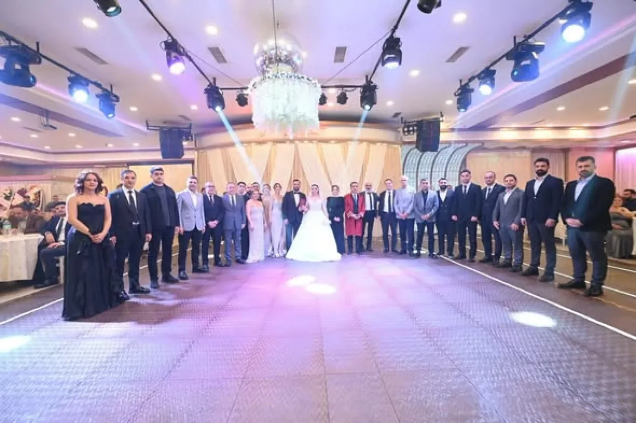 CHP'li İsimler Yaren Bulut ile Uğur Can'ın Nikah Töreninde CHP'li İsimler Yaren Bulut ile Uğur Can'ın Nikah Töreninde
