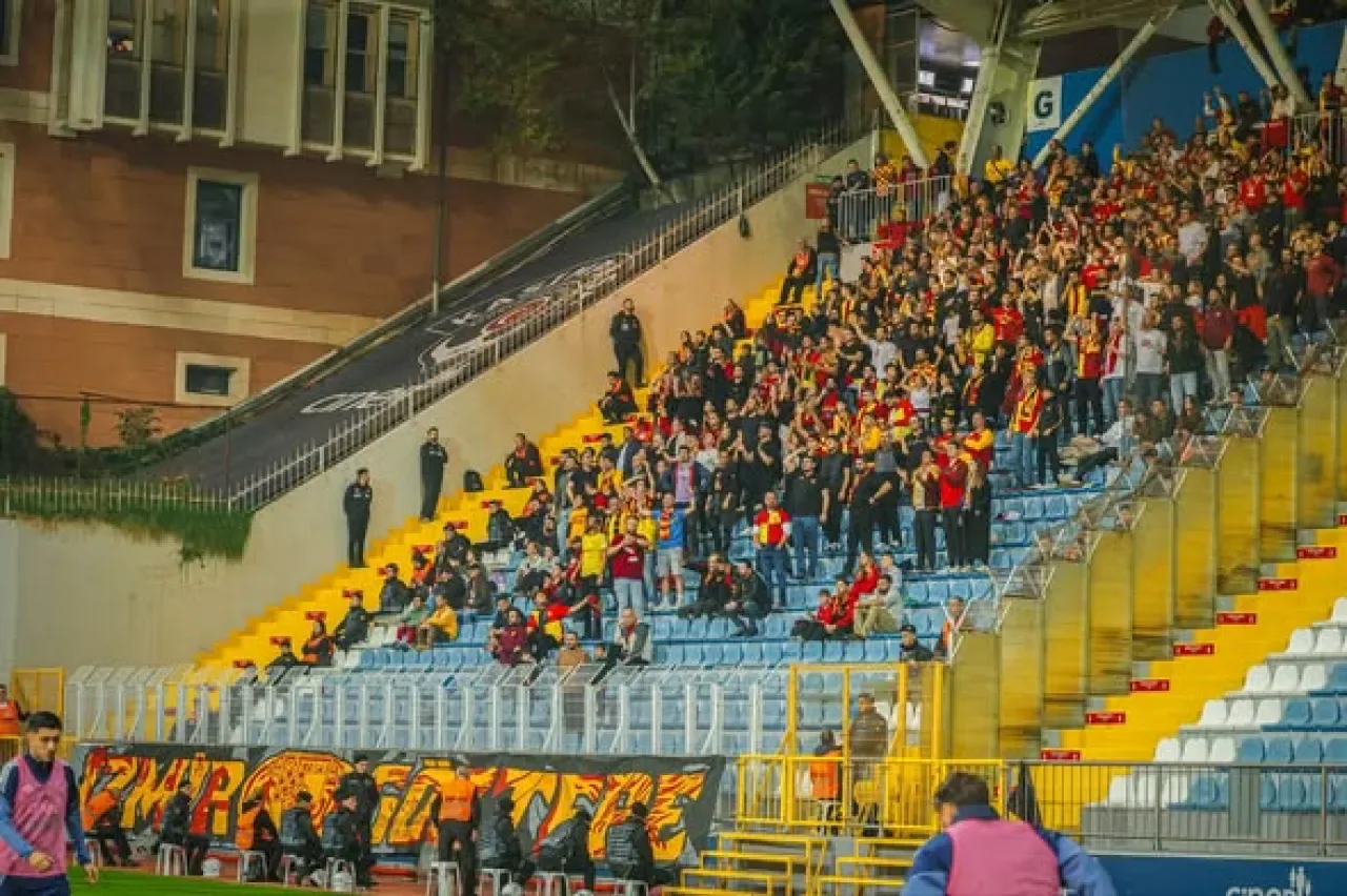 Göztepe Taraftarlarından Coşkulu Konvoy: İzmir'den Yola Çıktılar Göztepe Taraftarlarından Coşkulu Konvoy: İzmir'den Yola Çıktılar