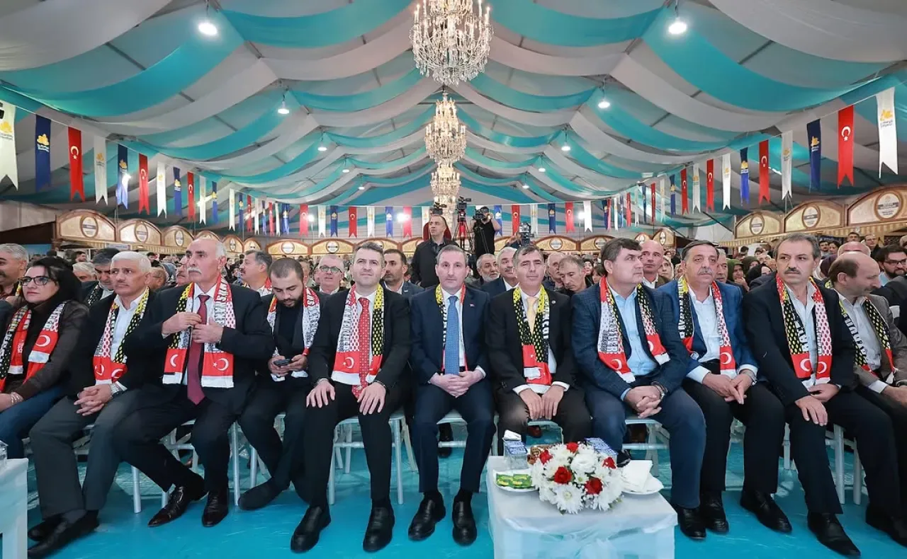 Sultanbeyli'de Memleket Günleri Coşkusu: Bayburt ve Gümüşhane Rüzgarı Esti Sultanbeyli'de Memleket Günleri Coşkusu: Bayburt ve Gümüşhane Rüzgarı Esti