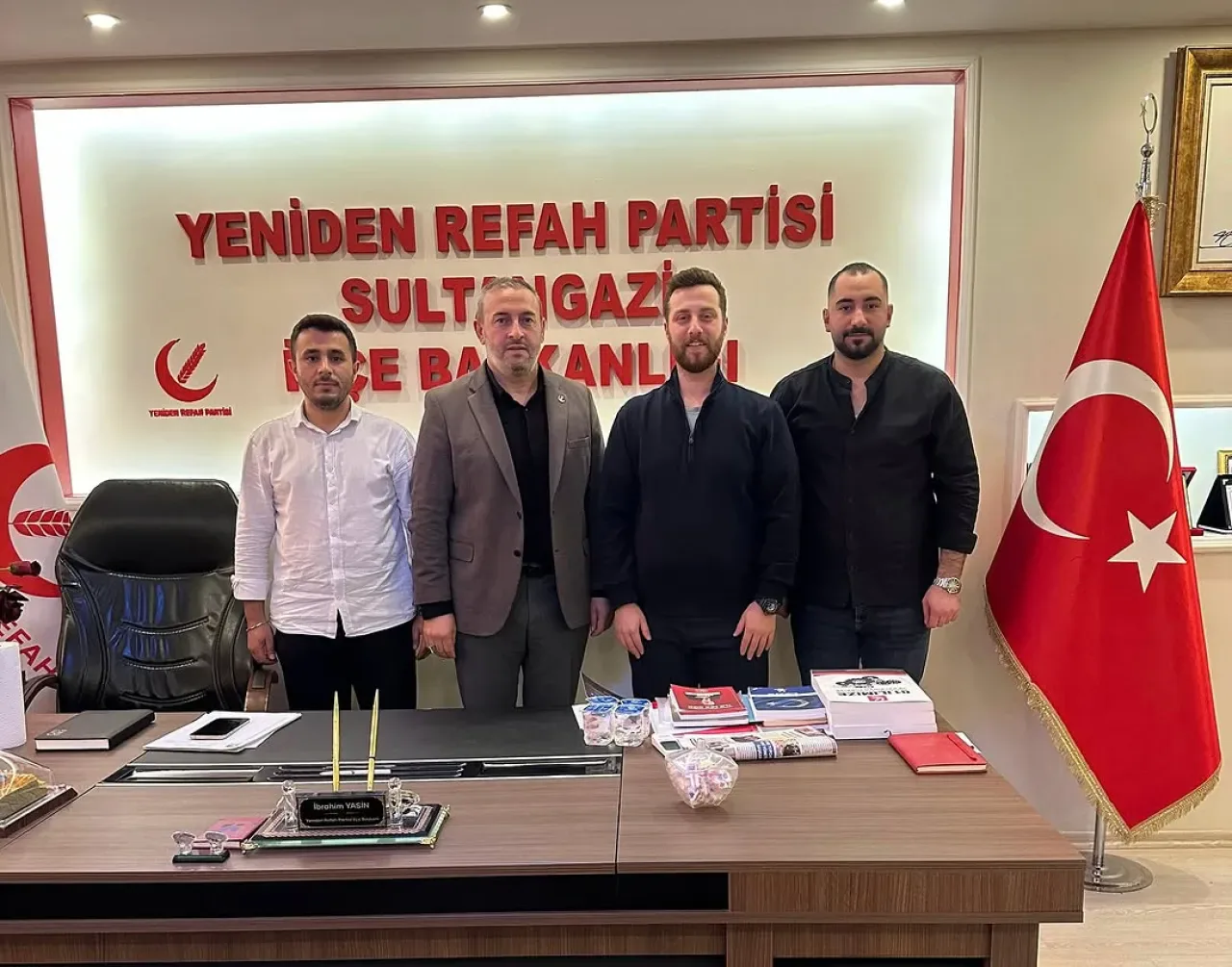 Yeniden Refah Partisi İstanbul Gençlik Kollarından Sultangazi'de Taziye Ziyareti Yeniden Refah Partisi İstanbul Gençlik Kollarından Sultangazi'de Taziye Ziyareti