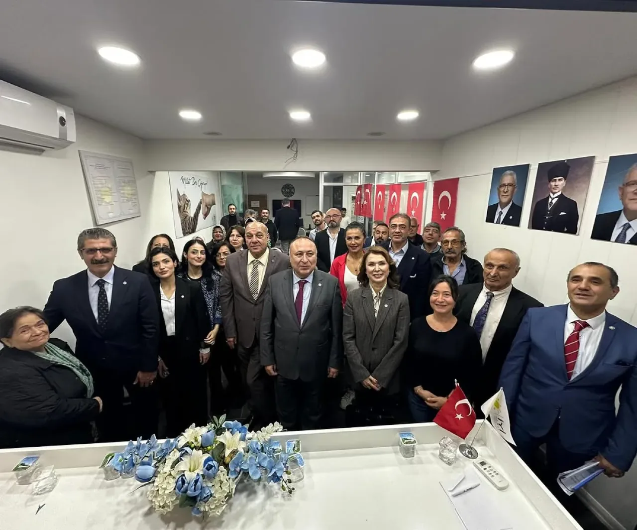 İYİ Parti'de Üç İlçede Yeni Başkanlar Göreve Başladı İYİ Parti'de Üç İlçede Yeni Başkanlar Göreve Başladı