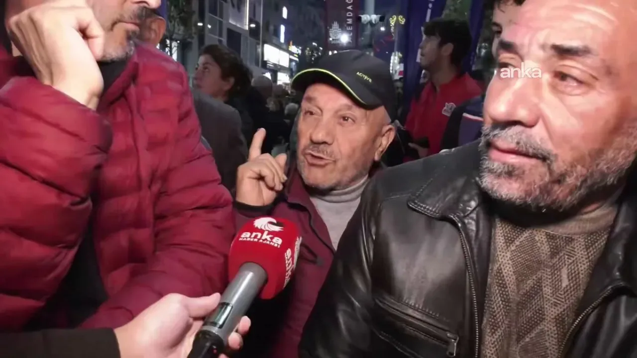 CHP'nin Ümraniye Mitinginde İşsizlik ve Konut Sorunu Konuşuldu CHP'nin Ümraniye Mitinginde İşsizlik ve Konut Sorunu Konuşuldu