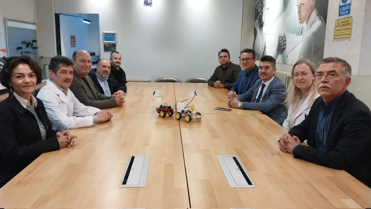 Bursa'da Eğitimde Dijital İkiz Dönüşümü Hızlanıyor Bursa'da Eğitimde Dijital İkiz Dönüşümü Hızlanıyor