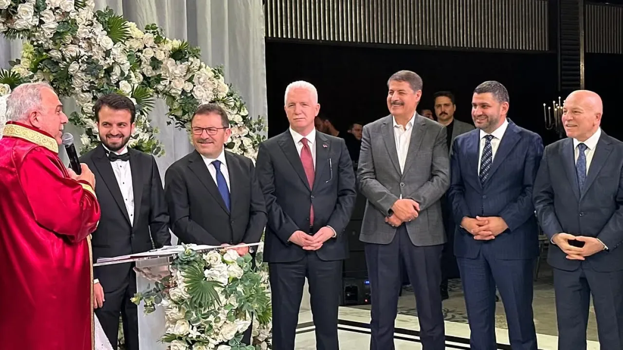 AK Partili Yahya Çelik, Seval Nur ve Muhammed'in Nikah Şahidi Oldu AK Partili Yahya Çelik, Seval Nur ve Muhammed'in Nikah Şahidi Oldu