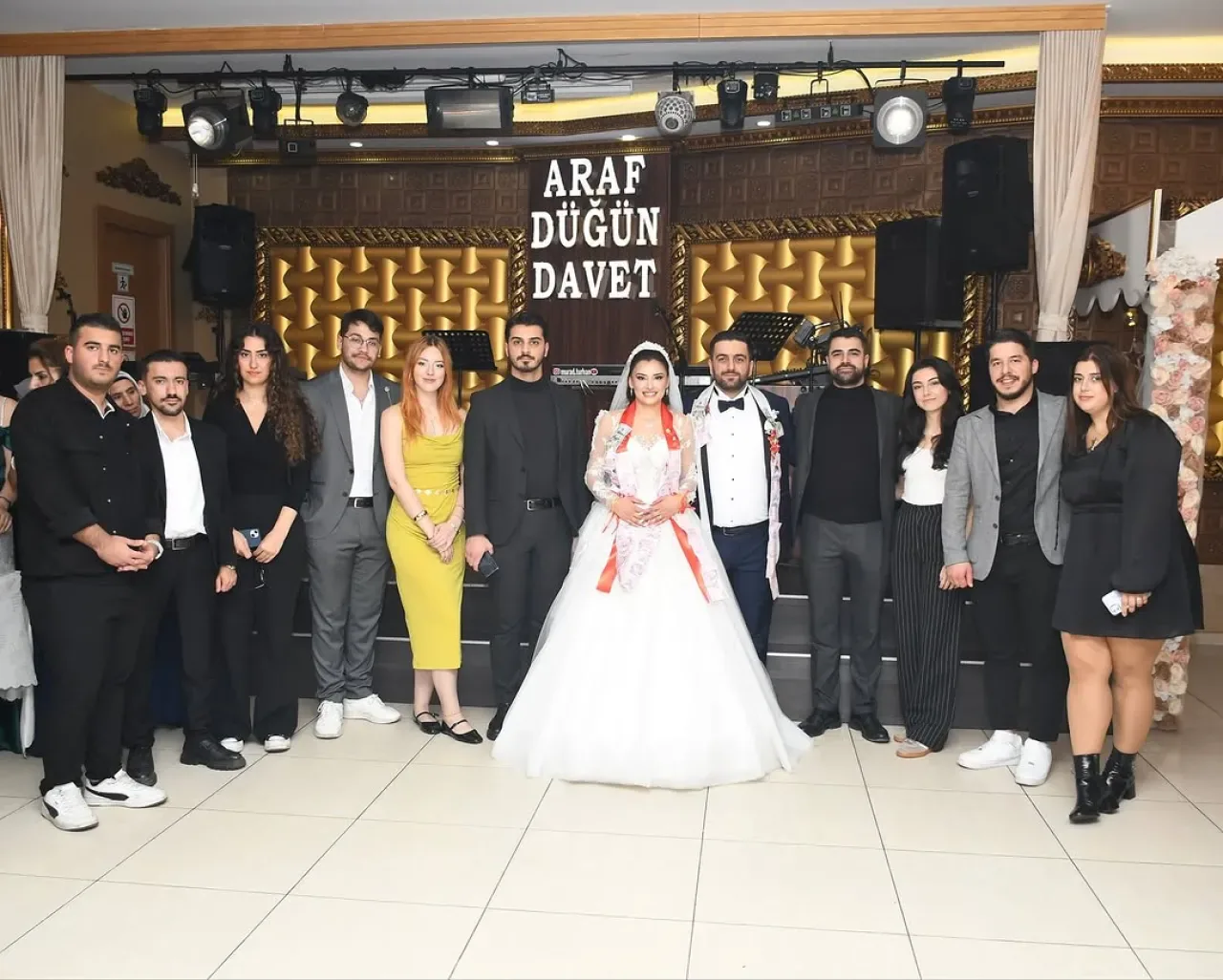 CHP Bağcılar Gençlik Kolları Üyelerinin Düğün Sevinci CHP Bağcılar Gençlik Kolları Üyelerinin Düğün Sevinci