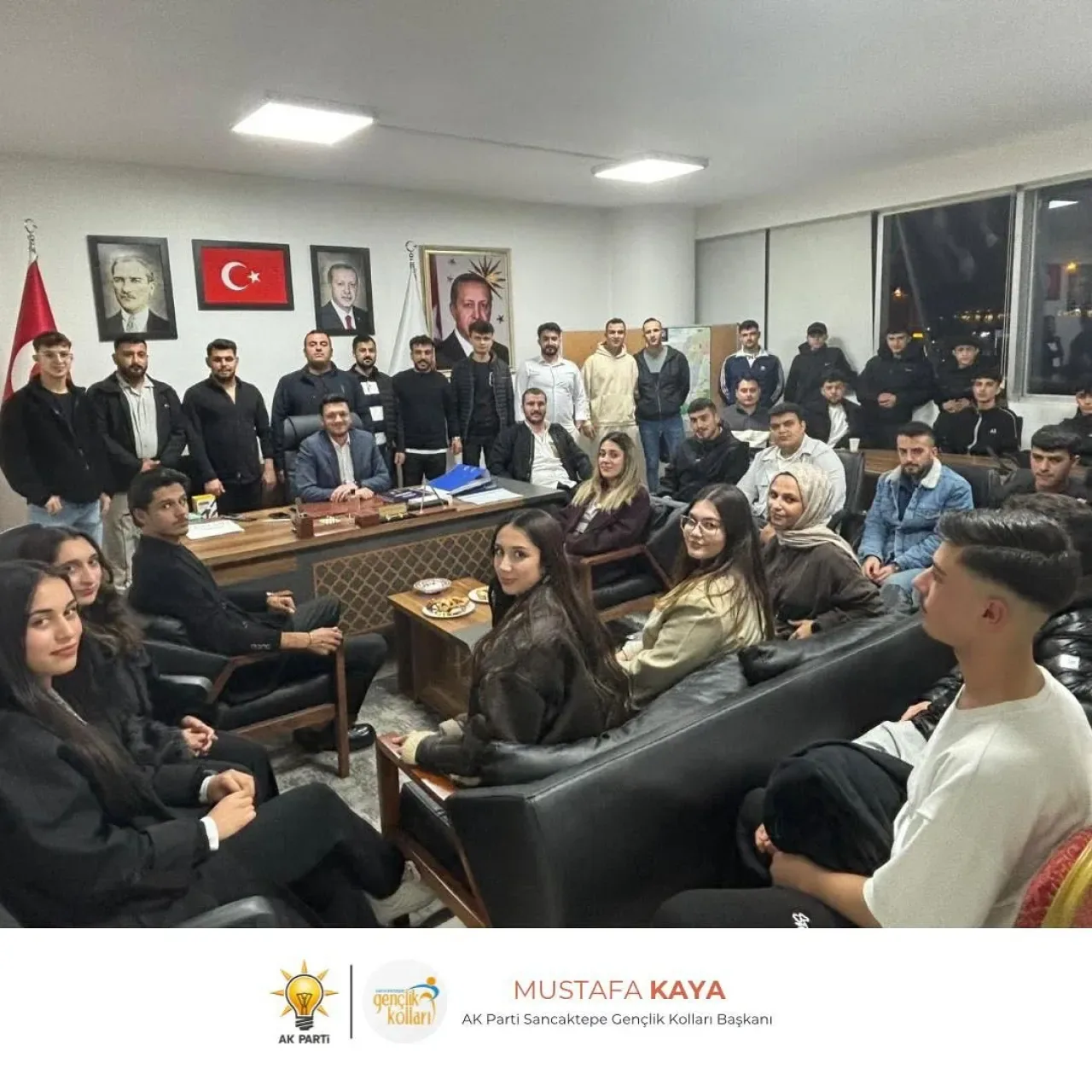 AK Parti Sancaktepe Gençlik Kolları'ndan Sahada Olma Mesajı AK Parti Sancaktepe Gençlik Kolları'ndan Sahada Olma Mesajı