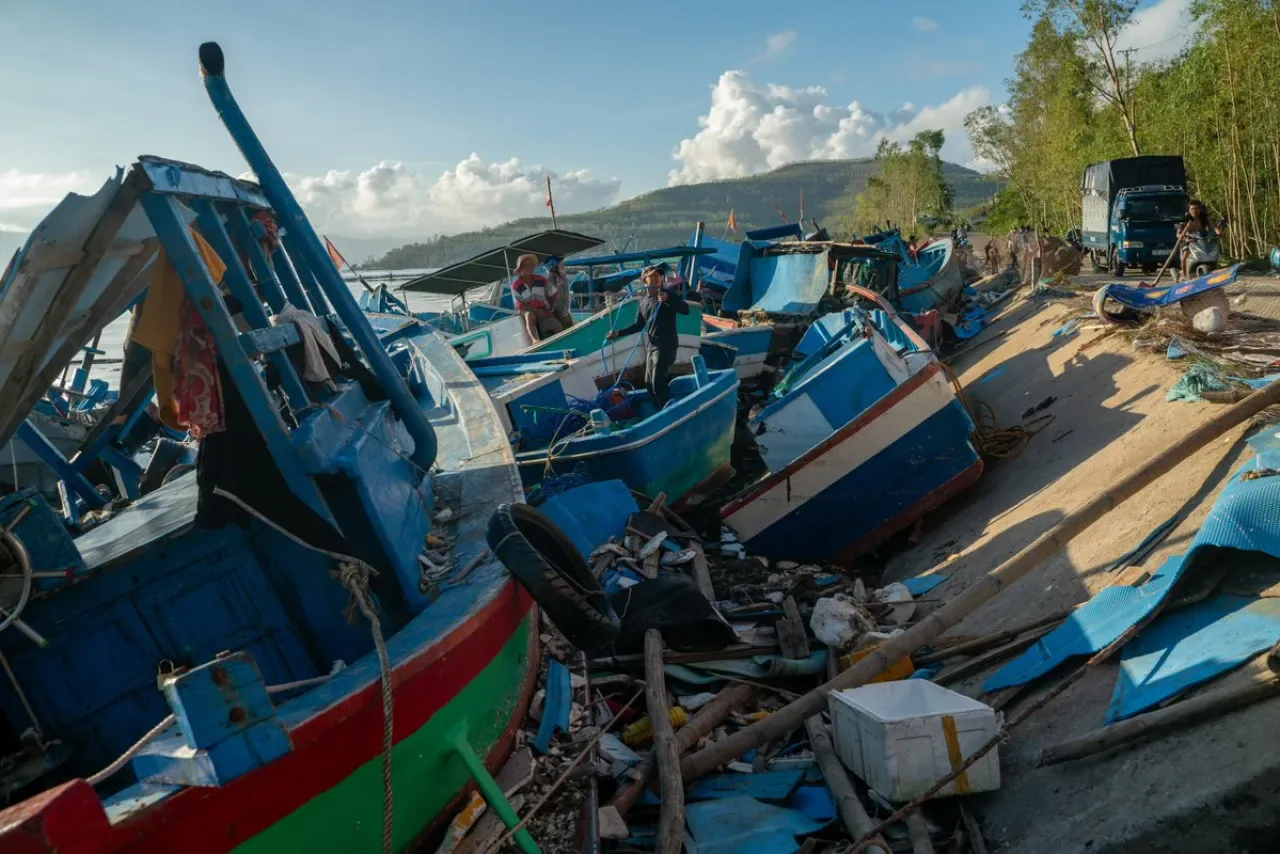 Kalmaegi Tayfunu Vietnam'da Balıkçı Filosuna Ağır Zarar Verdi Kalmaegi Tayfunu Vietnam'da Balıkçı Filosuna Ağır Zarar Verdi