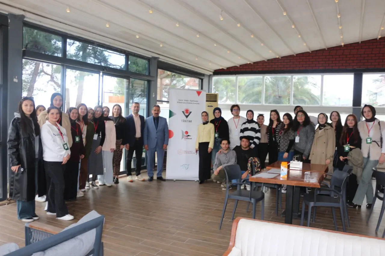 İznik'te TÜBİTAK 4004 Projesi "İznik3tkin" Eğitimde Heyecan Yarattı İznik'te TÜBİTAK 4004 Projesi "İznik3tkin" Eğitimde Heyecan Yarattı
