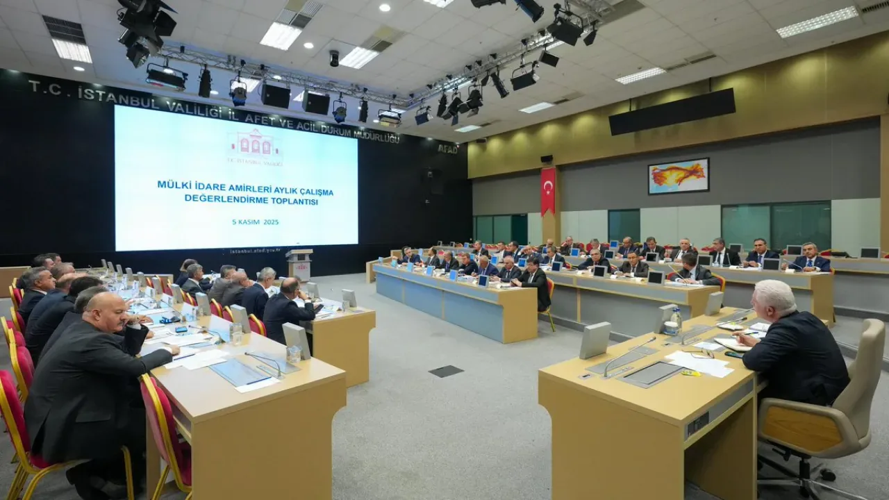Ümraniye Kaymakamı Çelik, Mülki İdare Amirleri Toplantısı'na Katıldı Ümraniye Kaymakamı Çelik, Mülki İdare Amirleri Toplantısı'na Katıldı
