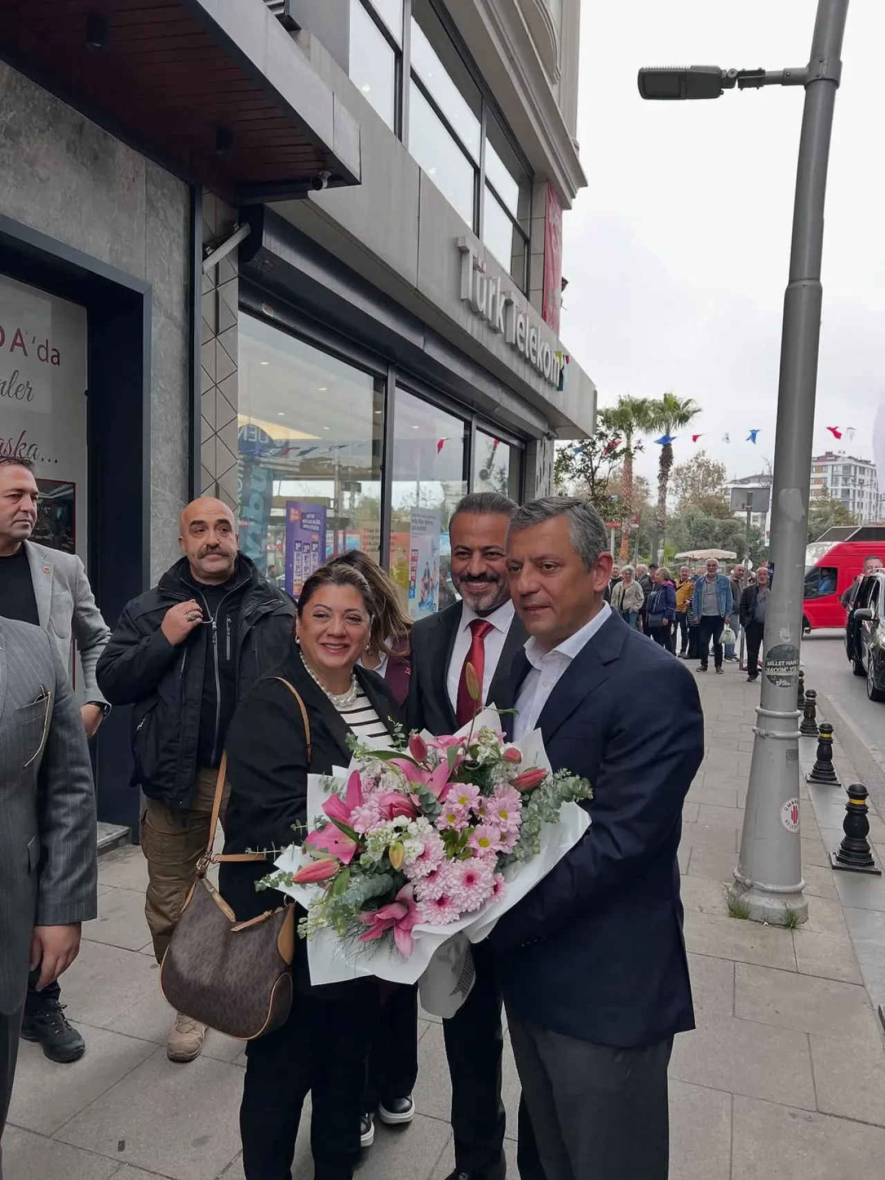 İstanbul CHP Ümraniye Kadın Kolları, Özge Özgüroğlu'nu Miting Öncesi Ağırladı İstanbul CHP Ümraniye Kadın Kolları, Özge Özgüroğlu'nu Miting Öncesi Ağırladı