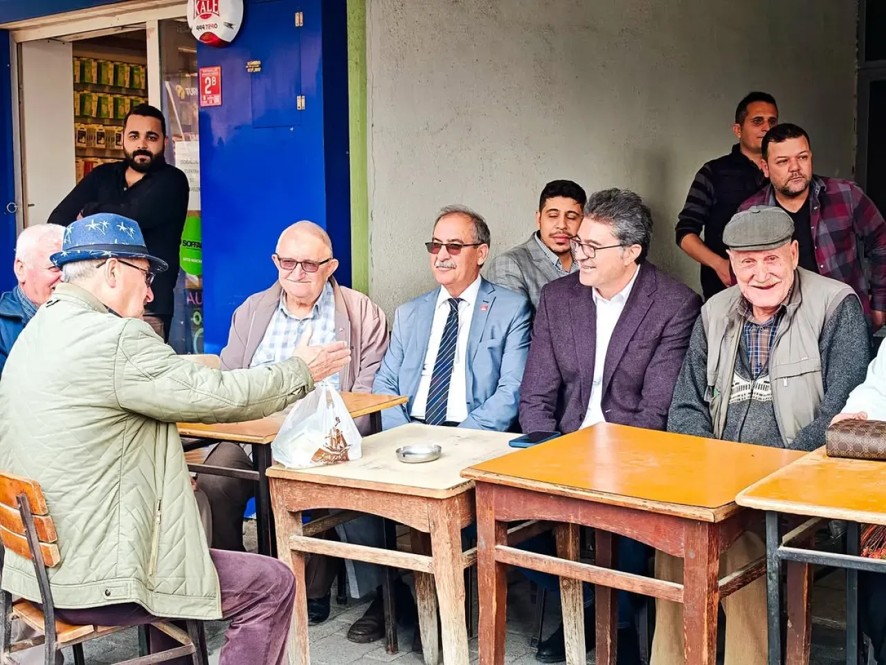 CHP'li Ensar Aytekin, Havran ve İvrindi'de Esnaf ve Vatandaş Ziyaretlerinde Bulundu CHP'li Ensar Aytekin, Havran ve İvrindi'de Esnaf ve Vatandaş Ziyaretlerinde Bulundu