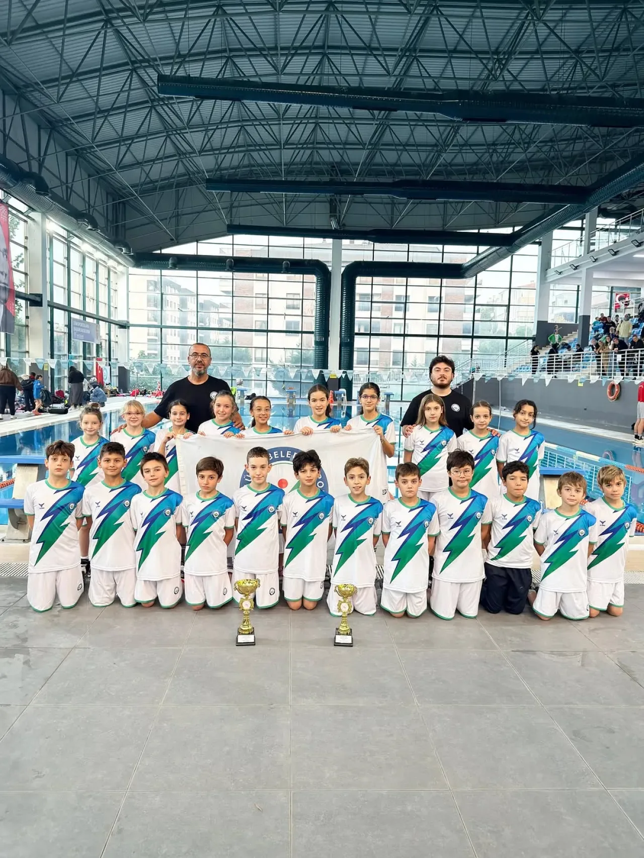 Nilüfer Belediyespor Yüzme Takımı, Atatürk Kupası'ndan Madalyalarla Döndü Nilüfer Belediyespor Yüzme Takımı, Atatürk Kupası'ndan Madalyalarla Döndü