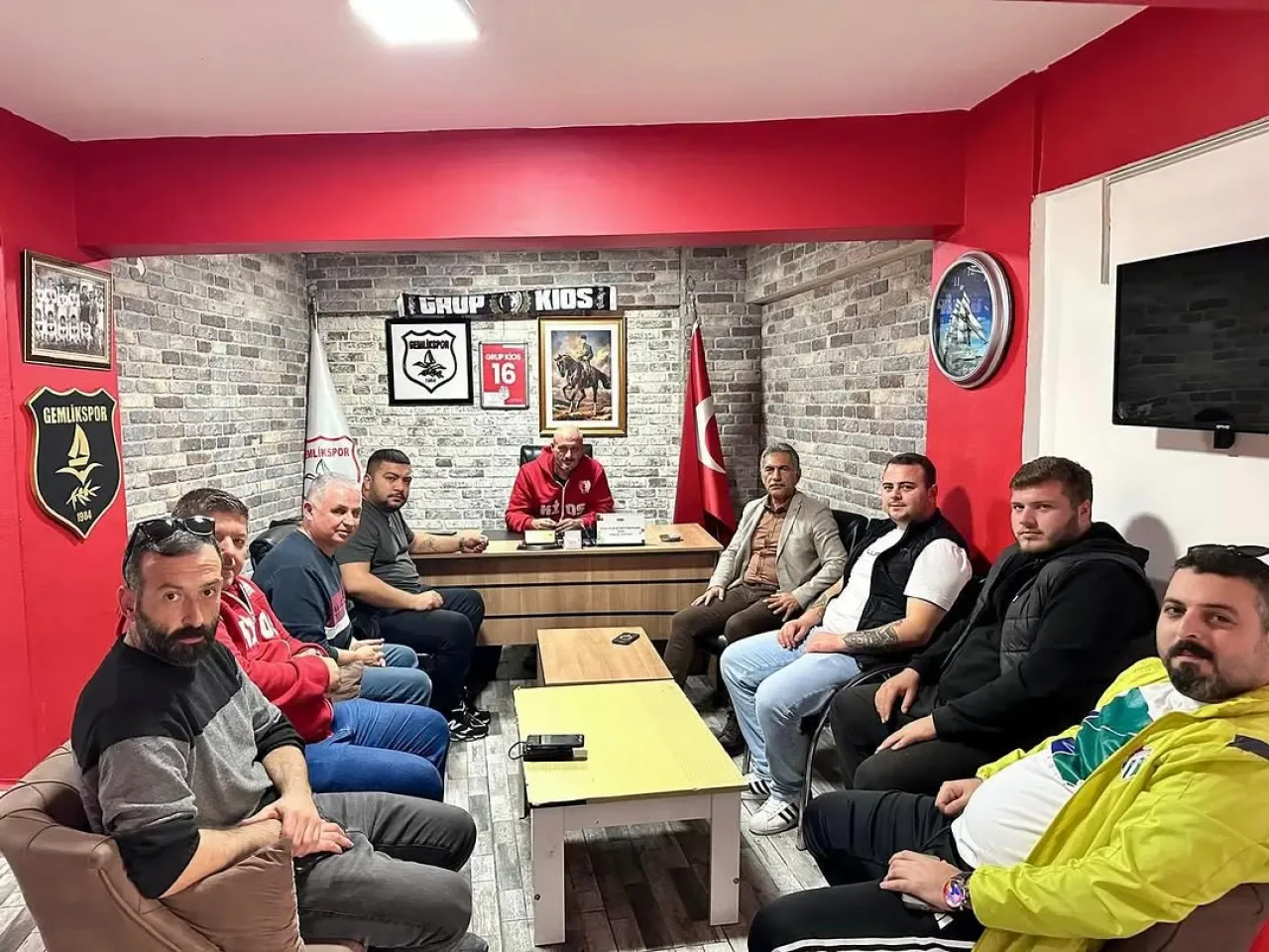 Gemlik Belediyesi, Gemlikspor Taraftarları ile Bir Araya Geldi Gemlik Belediyesi, Gemlikspor Taraftarları ile Bir Araya Geldi