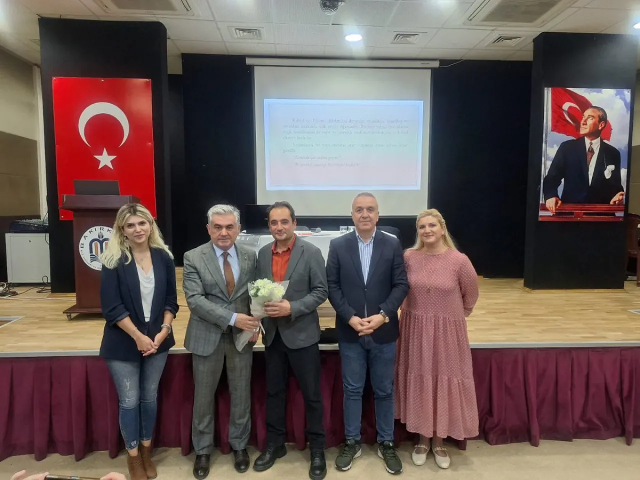 Bakırköy'de Öğretmenlere Yönelik "Yas İçinde Umut" Semineri Düzenlendi Bakırköy'de Öğretmenlere Yönelik "Yas İçinde Umut" Semineri Düzenlendi