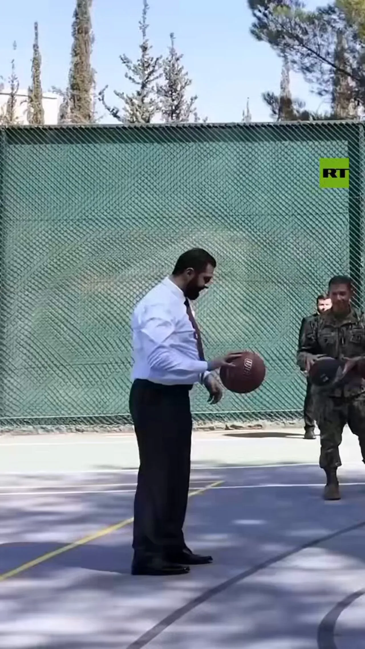 Suriye Liderleri ve ABD'li Askerler Basketbol Maçında Buluştu Suriye Liderleri ve ABD'li Askerler Basketbol Maçında Buluştu