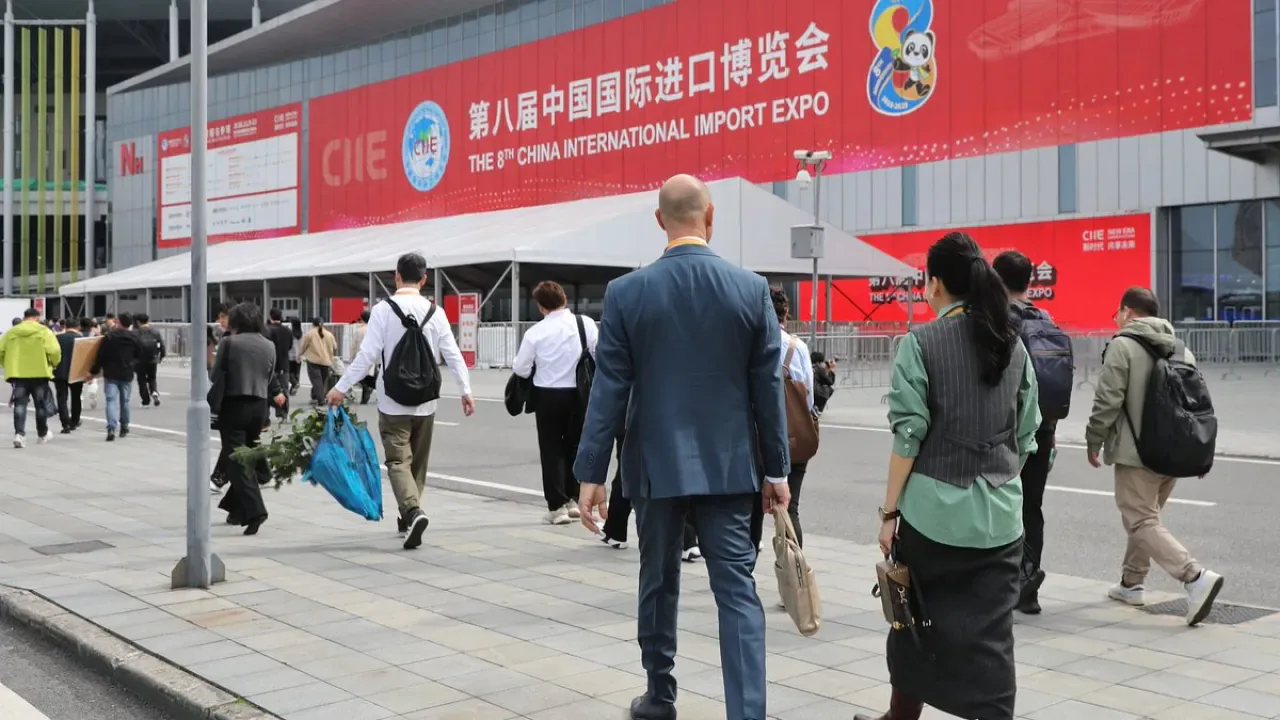 Çin Başbakanı, CIIE 2025'te Açılış Konuşmasını Yaptı Çin Başbakanı, CIIE 2025'te Açılış Konuşmasını Yaptı