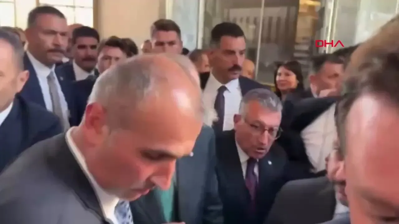 Cumhurbaşkanı Erdoğan'dan Bahçeli Görüşmesi Açıklaması: "Her Şey Olabilir" Cumhurbaşkanı Erdoğan'dan Bahçeli Görüşmesi Açıklaması: "Her Şey Olabilir"