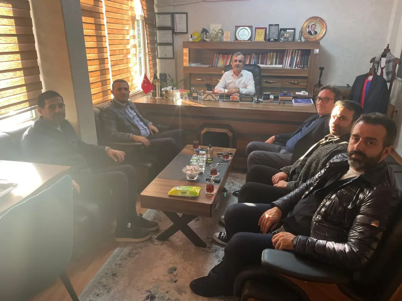 AK Parti Beyoğlu İlçe Teşkilatı, Meclis Üyesi Mahsum Öz'ü Ziyaret Etti AK Parti Beyoğlu İlçe Teşkilatı, Meclis Üyesi Mahsum Öz'ü Ziyaret Etti