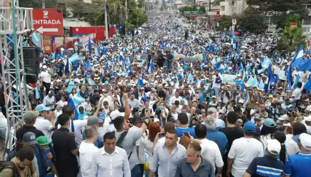 Honduras'ta Hükümet Karşıtı Protestolar Başladı Honduras'ta Hükümet Karşıtı Protestolar Başladı