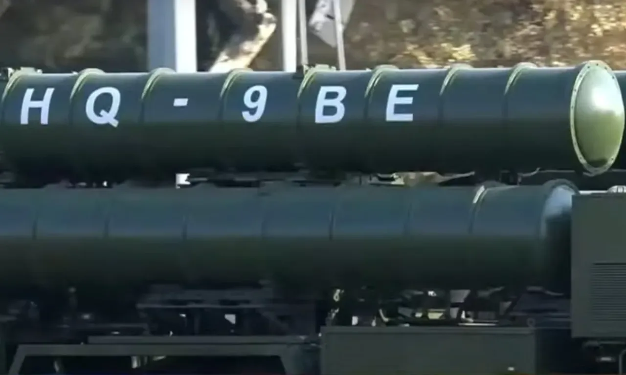 Çin Yapımı HQ-9 Hava Savunma Sistemi Azerbaycan Askeri Töreninde Görücüye Çıktı Çin Yapımı HQ-9 Hava Savunma Sistemi Azerbaycan Askeri Töreninde Görücüye Çıktı