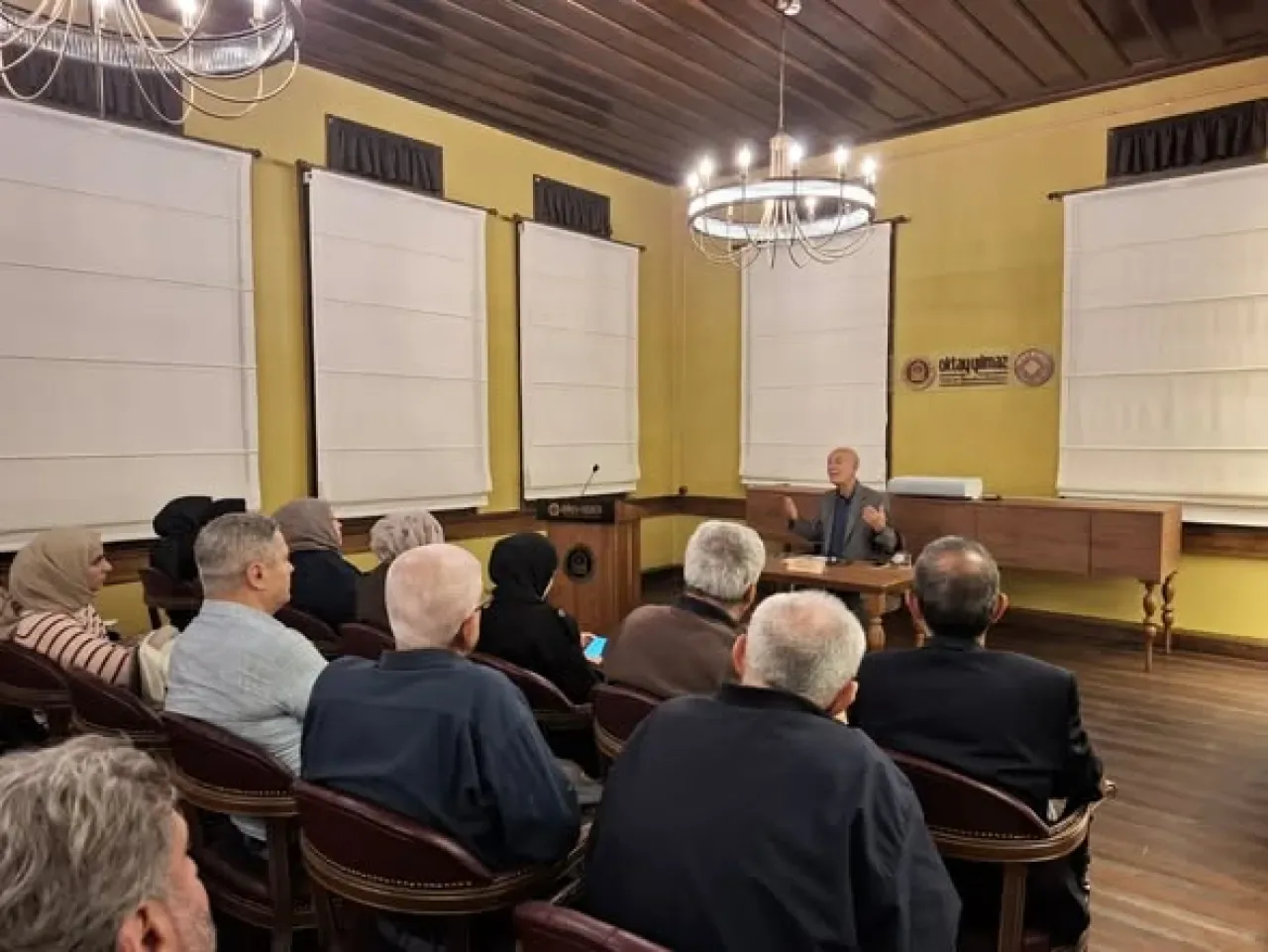 Metin Önal Mengüşoğlu, Yıldırım'da Yazma Sanatının İnceliklerini Anlattı Metin Önal Mengüşoğlu, Yıldırım'da Yazma Sanatının İnceliklerini Anlattı