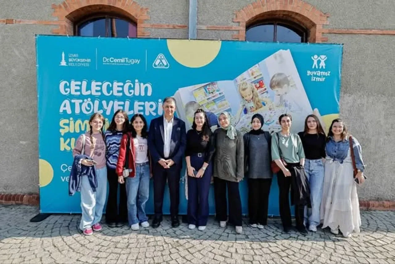 İzmir'de Minikler ve Gönüllü Gençler Eğitimde Buluşuyor İzmir'de Minikler ve Gönüllü Gençler Eğitimde Buluşuyor