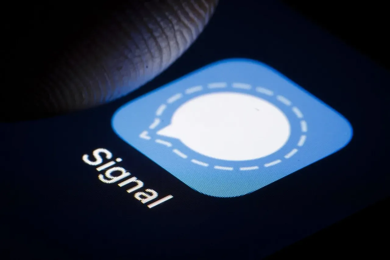 ASELSAN ve TÜBİTAK'ta Signal Yazışmaları Nedeniyle 19 Kişi Gözaltına Alındı ASELSAN ve TÜBİTAK'ta Signal Yazışmaları Nedeniyle 19 Kişi Gözaltına Alındı