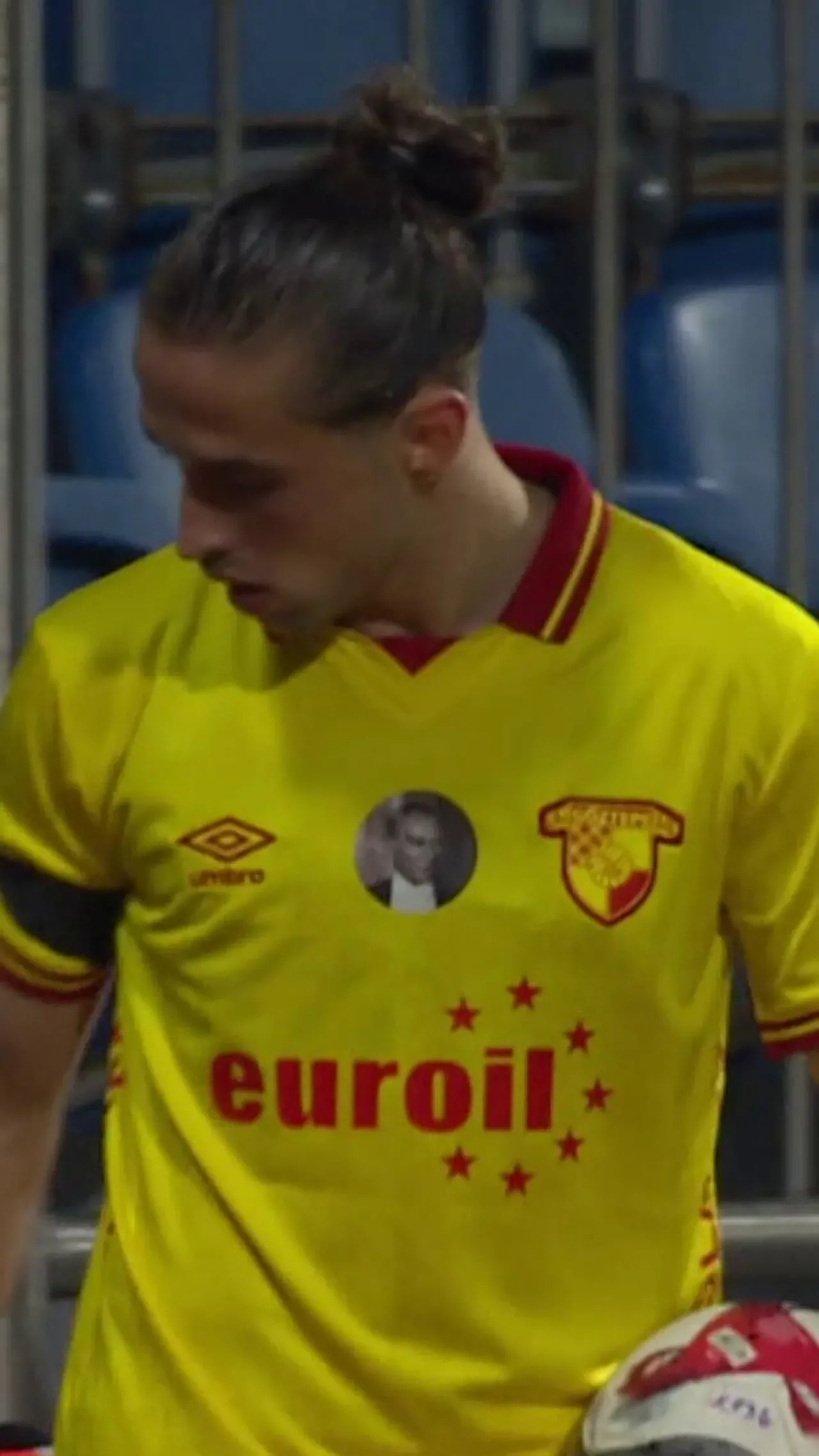 Göztepe'nin Yükselen Yıldızı Arda Okan Kurtulan: Mücadele ve Kibarlığın Dengesi Göztepe'nin Yükselen Yıldızı Arda Okan Kurtulan: Mücadele ve Kibarlığın Dengesi