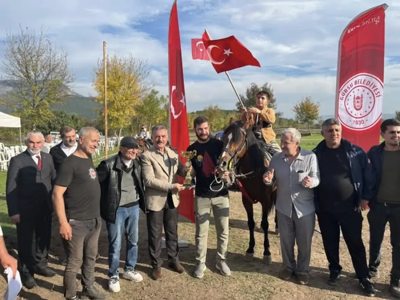 MHP'li Büyükataman, Bursa'daki Geleneksel Rahvan At Yarışlarına Katıldı MHP'li Büyükataman, Bursa'daki Geleneksel Rahvan At Yarışlarına Katıldı