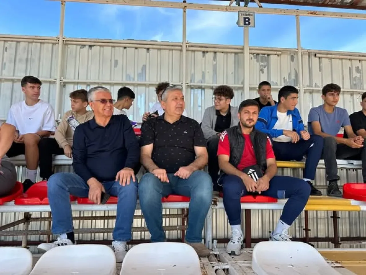 Kemer Belediye Merkez Spor, Antalya U14 Ligi'nde Fırtına Gibi Esiyor: 6-1'lik Galibiyet Kemer Belediye Merkez Spor, Antalya U14 Ligi'nde Fırtına Gibi Esiyor: 6-1'lik Galibiyet