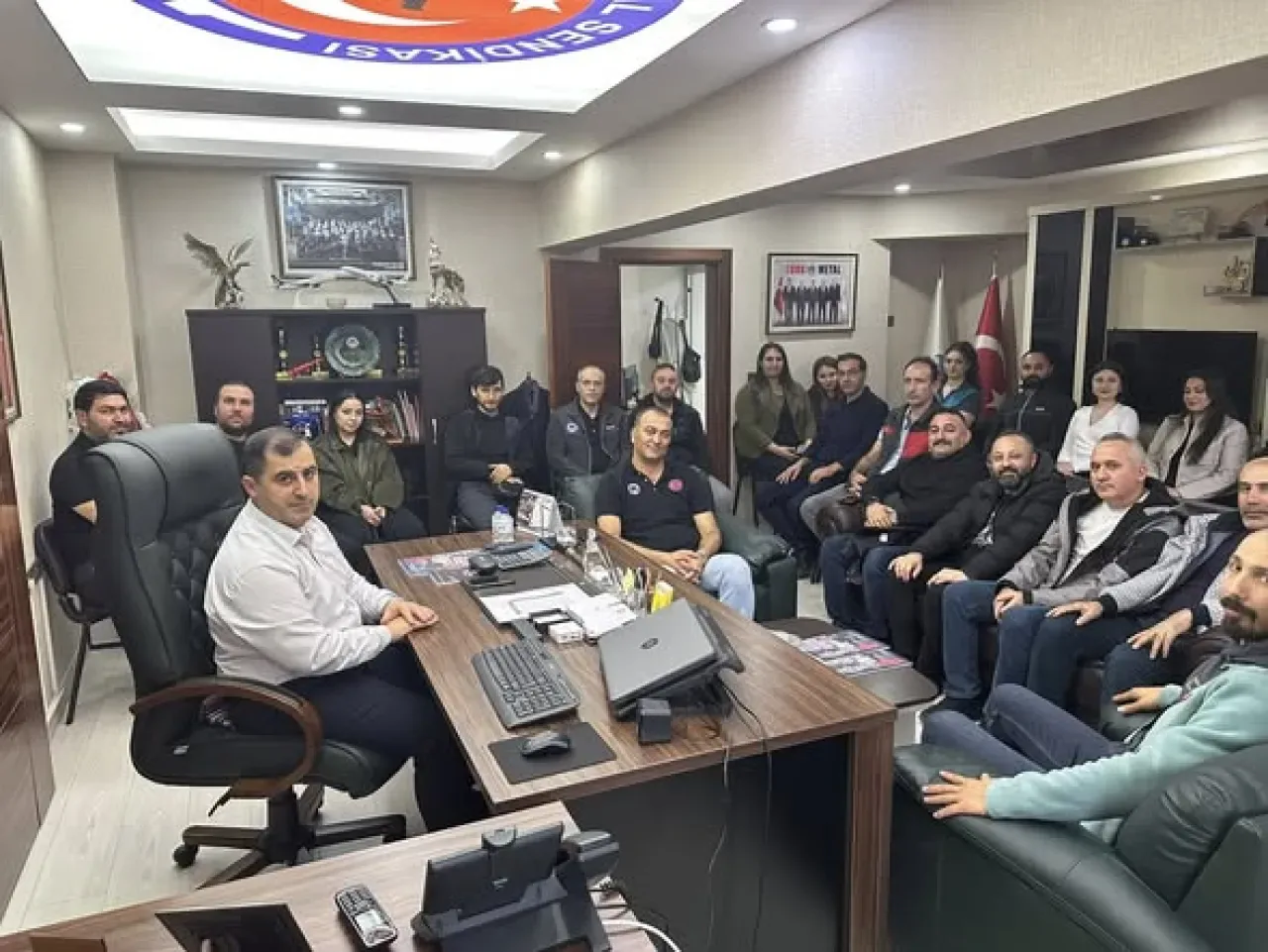 Beko Çalışanları Türk Metal Sendikası Ankara Şubesi'ni Ziyaret Etti Beko Çalışanları Türk Metal Sendikası Ankara Şubesi'ni Ziyaret Etti