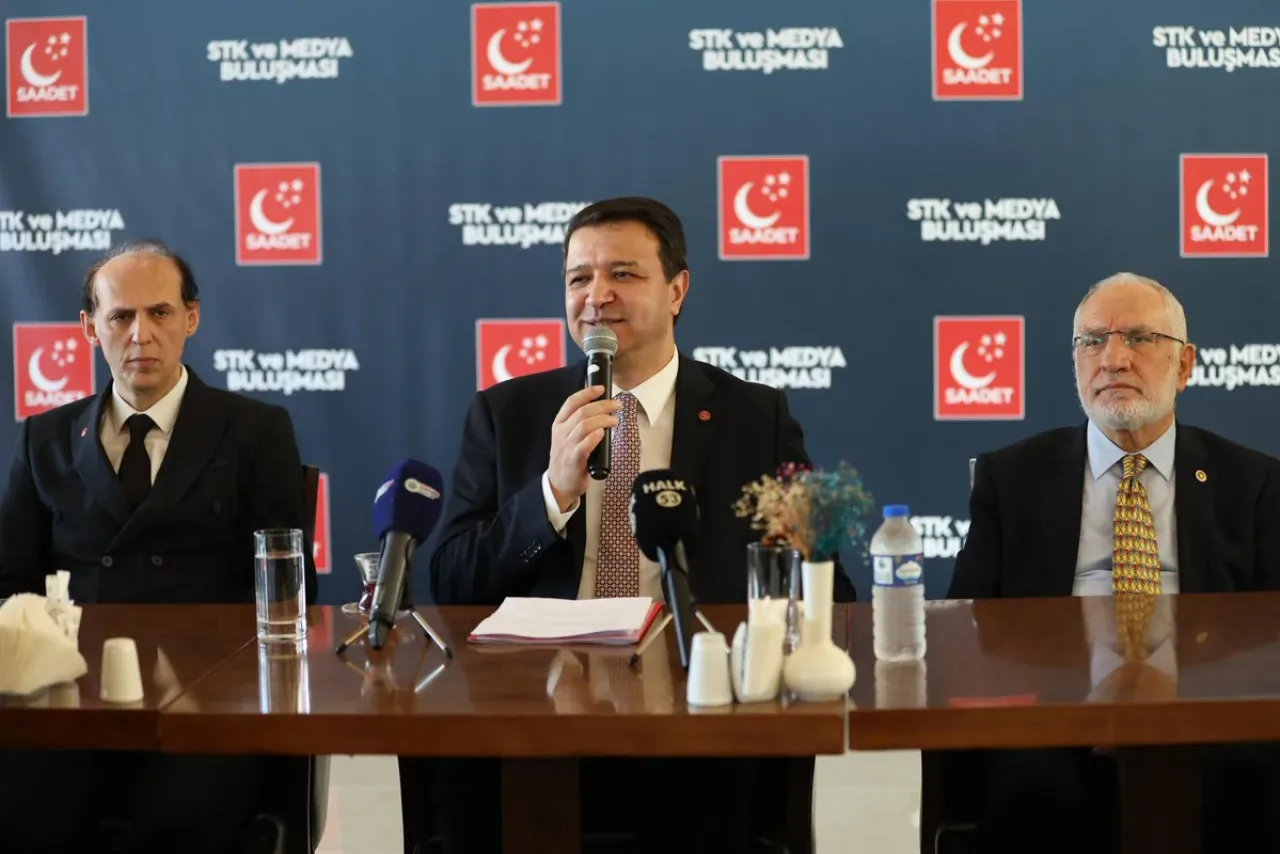 Saadet Partisi Genel Başkanı Mahmut Arıkan, Rize'de STK ve Medya Temsilcileriyle Buluştu Saadet Partisi Genel Başkanı Mahmut Arıkan, Rize'de STK ve Medya Temsilcileriyle Buluştu