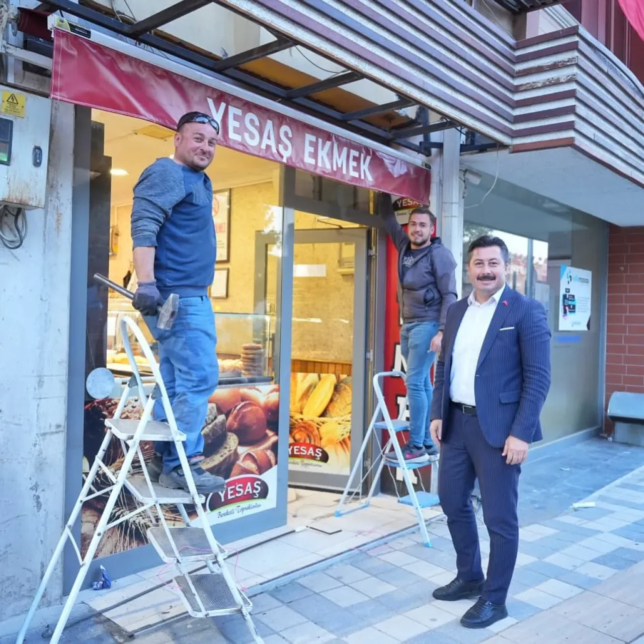 Bursa Yenişehir Belediye Başkanı Ercan Özel'den Çalışanlara Kolaylık Mesajı Bursa Yenişehir Belediye Başkanı Ercan Özel'den Çalışanlara Kolaylık Mesajı