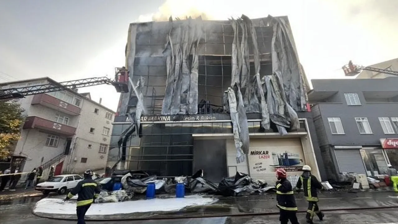 Dilovası'ndaki Parfüm Fabrikası Yangını: 6 Emekçi Kadın Hayatını Kaybetti Dilovası'ndaki Parfüm Fabrikası Yangını: 6 Emekçi Kadın Hayatını Kaybetti