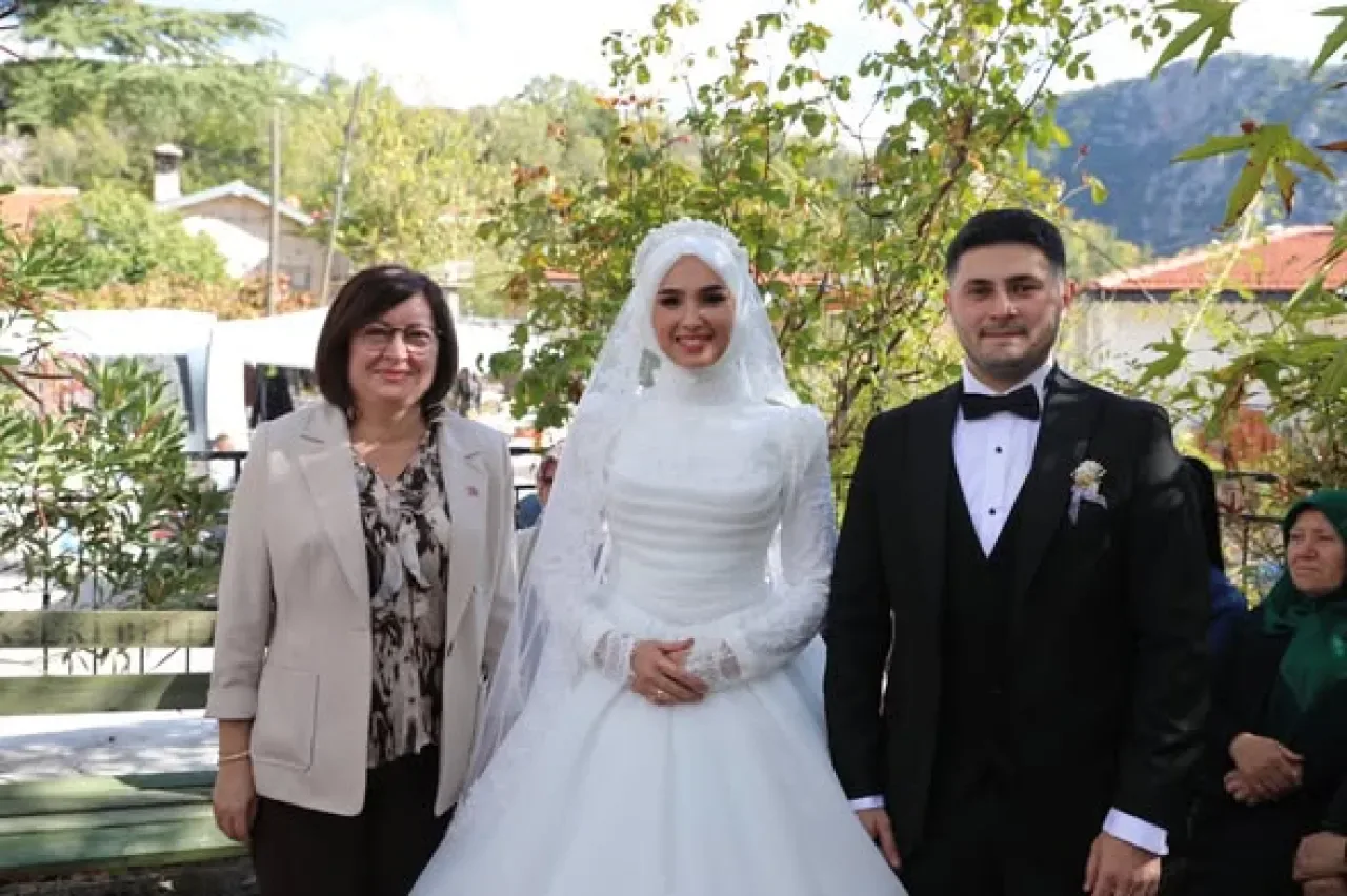 Akseki'de Çaltılıçukur Mahallesinde Düğün Coşkusu Akseki'de Çaltılıçukur Mahallesinde Düğün Coşkusu