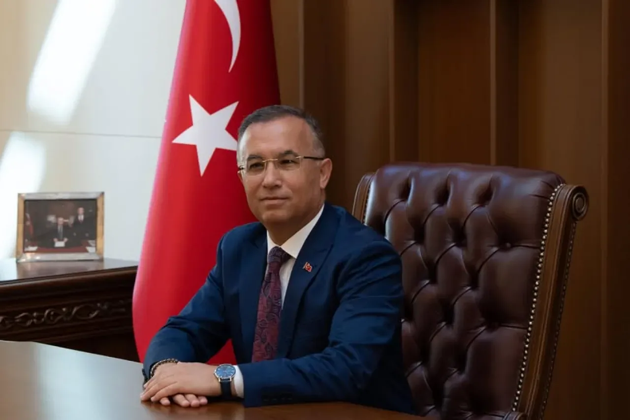 Gaziantep Valisi Kemal Çeber'in 10 Kasım Atatürk'ü Anma Mesajı Gaziantep Valisi Kemal Çeber'in 10 Kasım Atatürk'ü Anma Mesajı