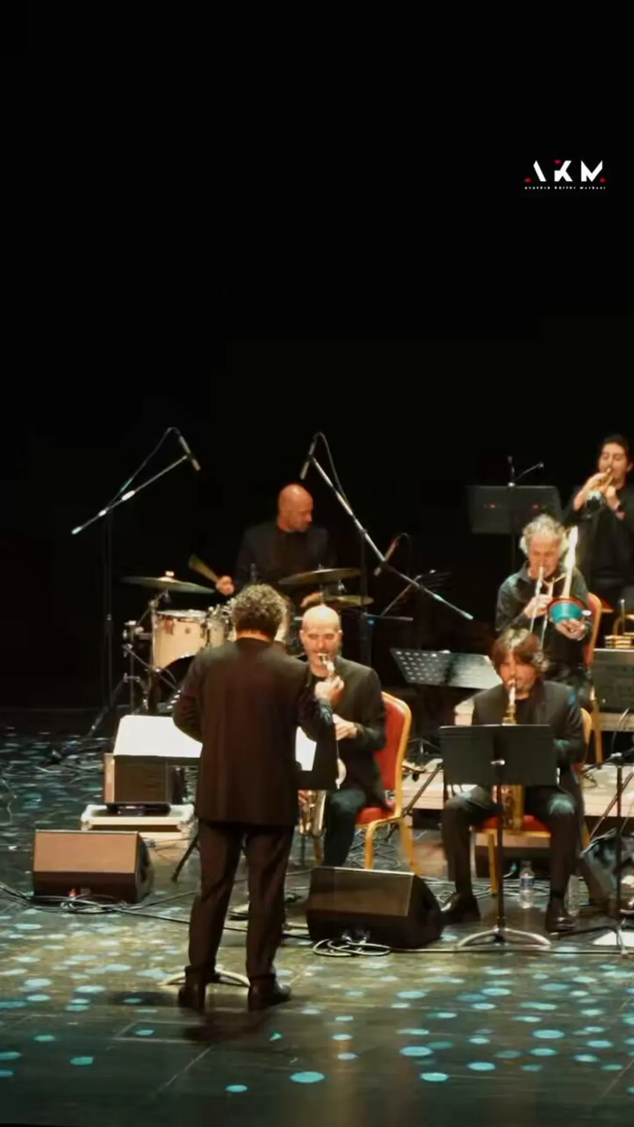 Cazın İstanbul'daki Yükselen Sesi: TRT İstanbul Radyosu Caz Orkestrası AKM'de Unutulmaz Bir Konser Verdi Cazın İstanbul'daki Yükselen Sesi: TRT İstanbul Radyosu Caz Orkestrası AKM'de Unutulmaz Bir Konser Verdi