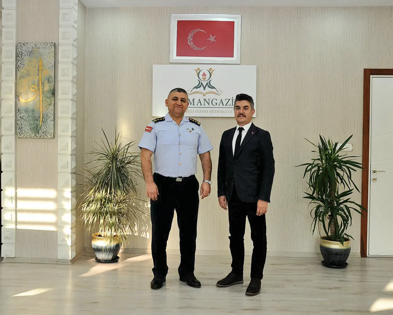 Bursa Osmangazi İlçe Milli Eğitim Müdürlüğü'ne Askeri Ziyaret Bursa Osmangazi İlçe Milli Eğitim Müdürlüğü'ne Askeri Ziyaret