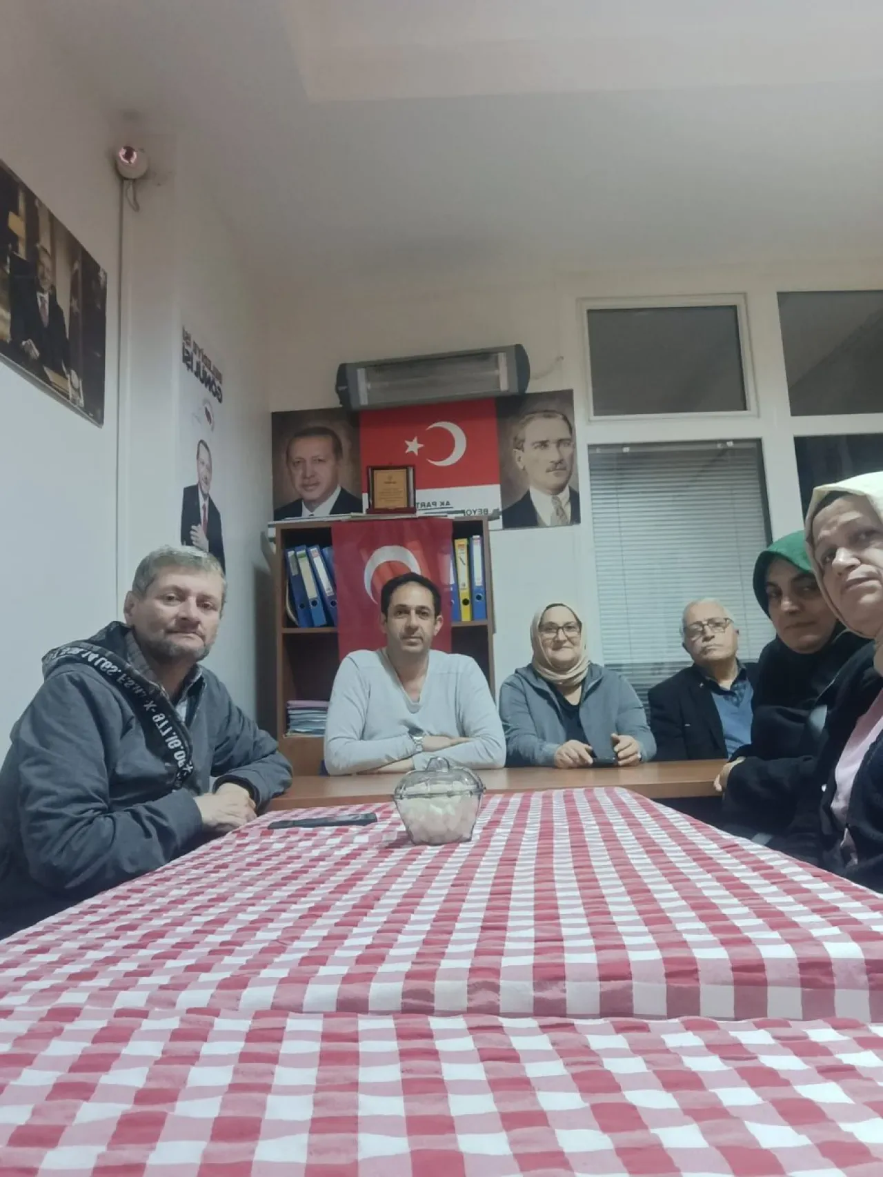 AK Parti Beyoğlu Hacı Ahmet Mahallesi'nde Yönetim Kurulu Toplantısı Düzenlendi AK Parti Beyoğlu Hacı Ahmet Mahallesi'nde Yönetim Kurulu Toplantısı Düzenlendi