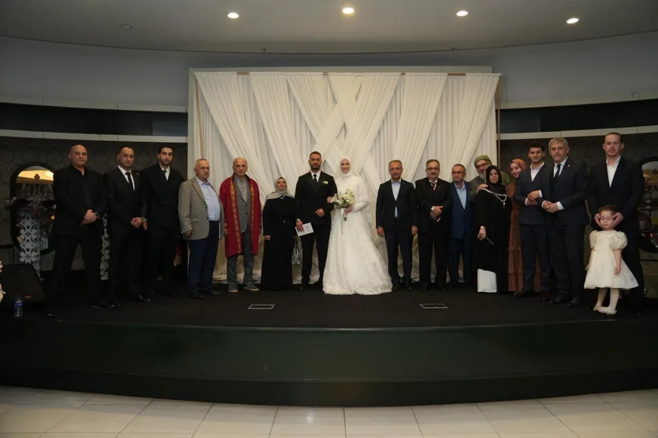 Ümraniye Kaymakamı Yüksel Çelik, Nikah Törenine Katılarak Çifti Tebrik Etti Ümraniye Kaymakamı Yüksel Çelik, Nikah Törenine Katılarak Çifti Tebrik Etti
