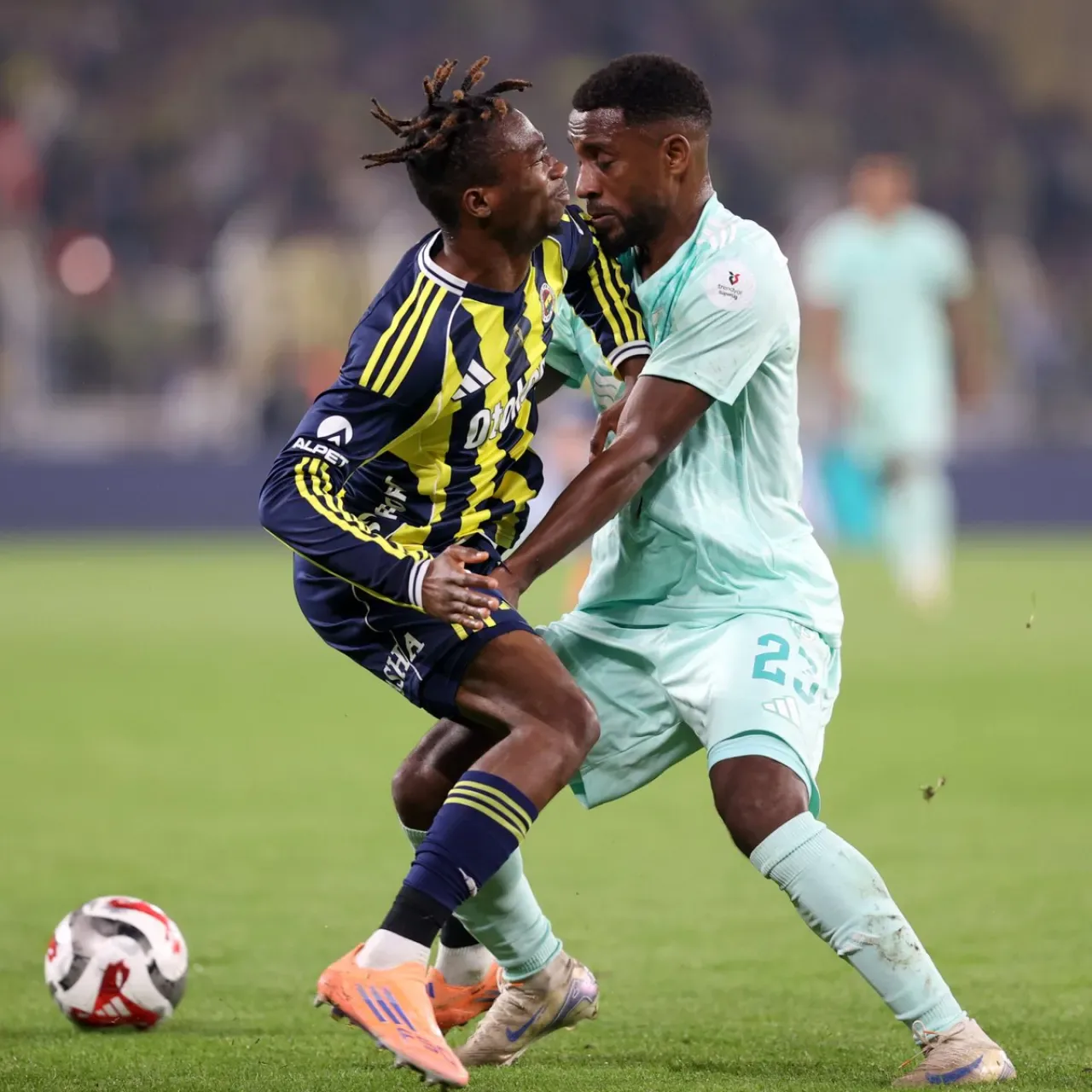 Fenerbahçe, Kayserispor'u 2-0 Mağlup Etti Fenerbahçe, Kayserispor'u 2-0 Mağlup Etti