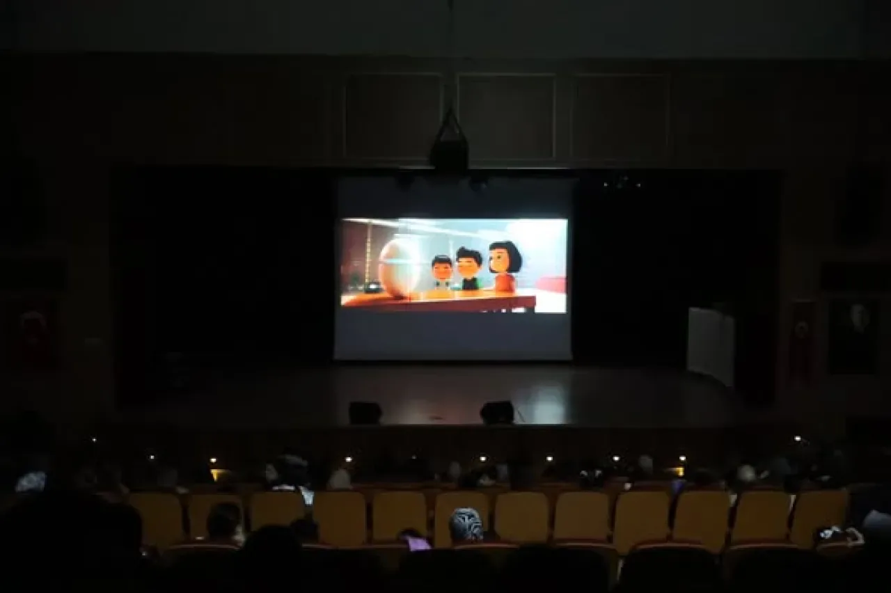 Bayrampaşa'da Çocuklar Ara Tatilde "Aslan Hürkuş" Filmi İle Eğlendi Bayrampaşa'da Çocuklar Ara Tatilde "Aslan Hürkuş" Filmi İle Eğlendi