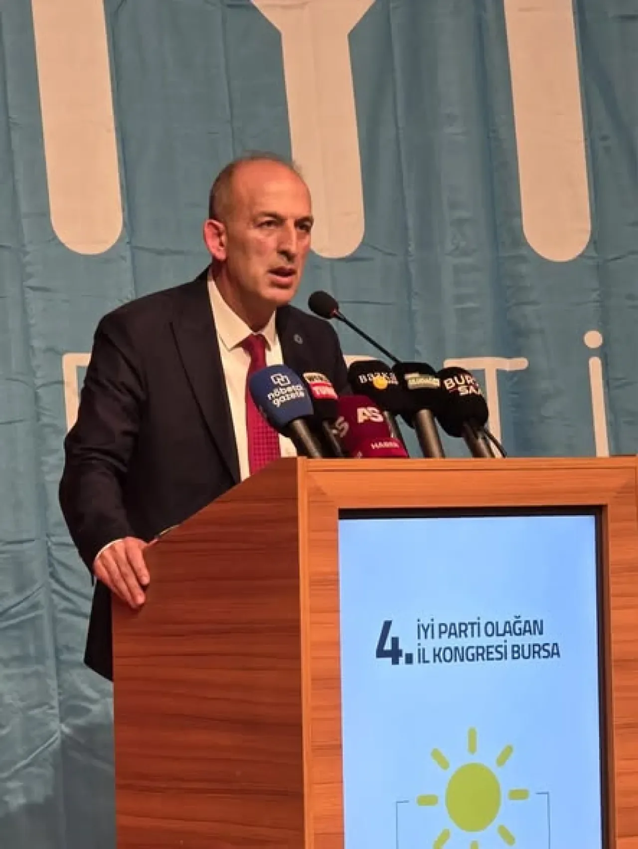 İYİ Parti Bursa'da İsmail Kaya Yeniden İl Başkanı Seçildi İYİ Parti Bursa'da İsmail Kaya Yeniden İl Başkanı Seçildi
