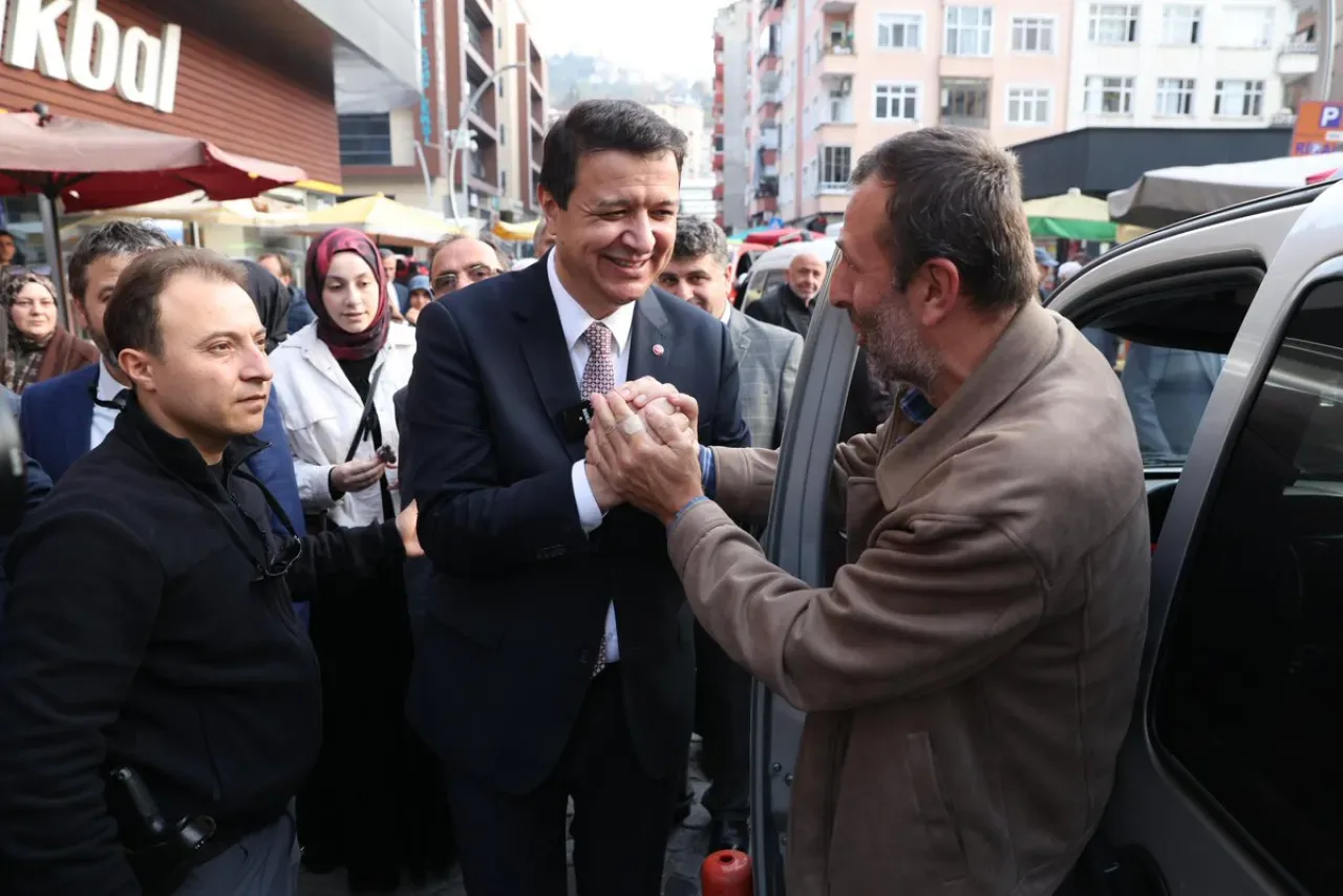 Saadet Partisi Genel Başkanı Mahmut Arıkan, Rize'de Esnaf ve Vatandaşlarla Buluştu Saadet Partisi Genel Başkanı Mahmut Arıkan, Rize'de Esnaf ve Vatandaşlarla Buluştu
