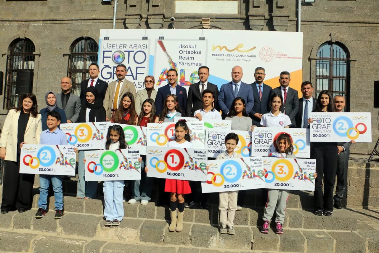 Bursa Yenişehir'de Öğrencilerden "Aile" ve "Diyarbakır" Temalı Yarışma Bursa Yenişehir'de Öğrencilerden "Aile" ve "Diyarbakır" Temalı Yarışma