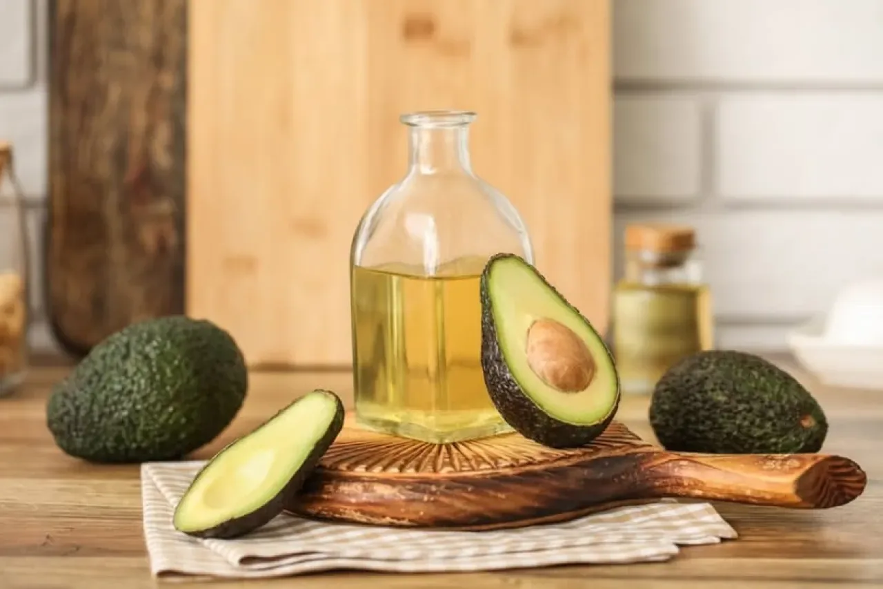 Avokado Yağının Sağlığa Faydaları ve Mutfaktaki Kullanım Alanları Avokado Yağının Sağlığa Faydaları ve Mutfaktaki Kullanım Alanları
