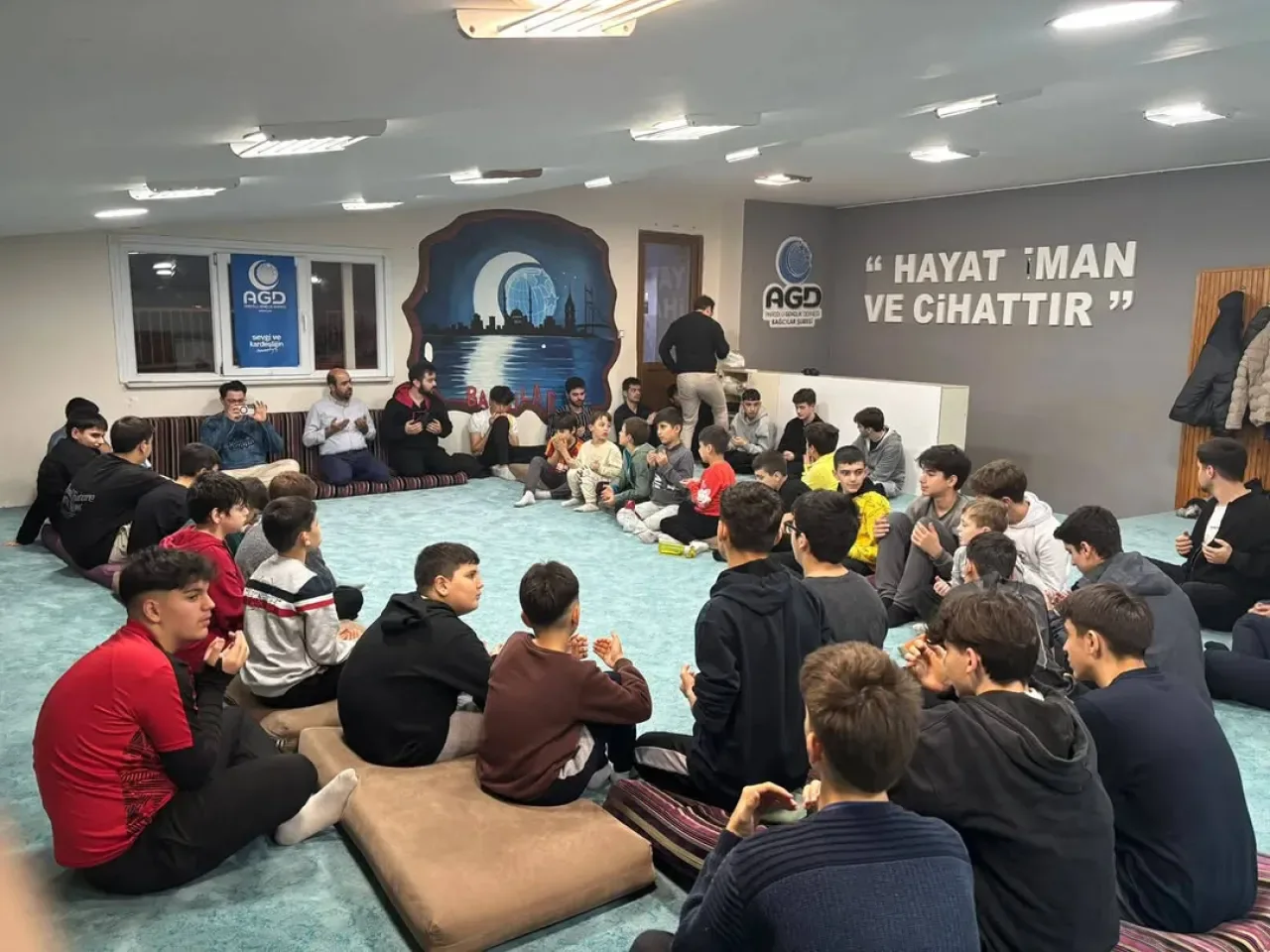 Anadolu Gençlik Derneği Bağcılar'da Haftalık Cuma Sohbeti Düzenlendi Anadolu Gençlik Derneği Bağcılar'da Haftalık Cuma Sohbeti Düzenlendi