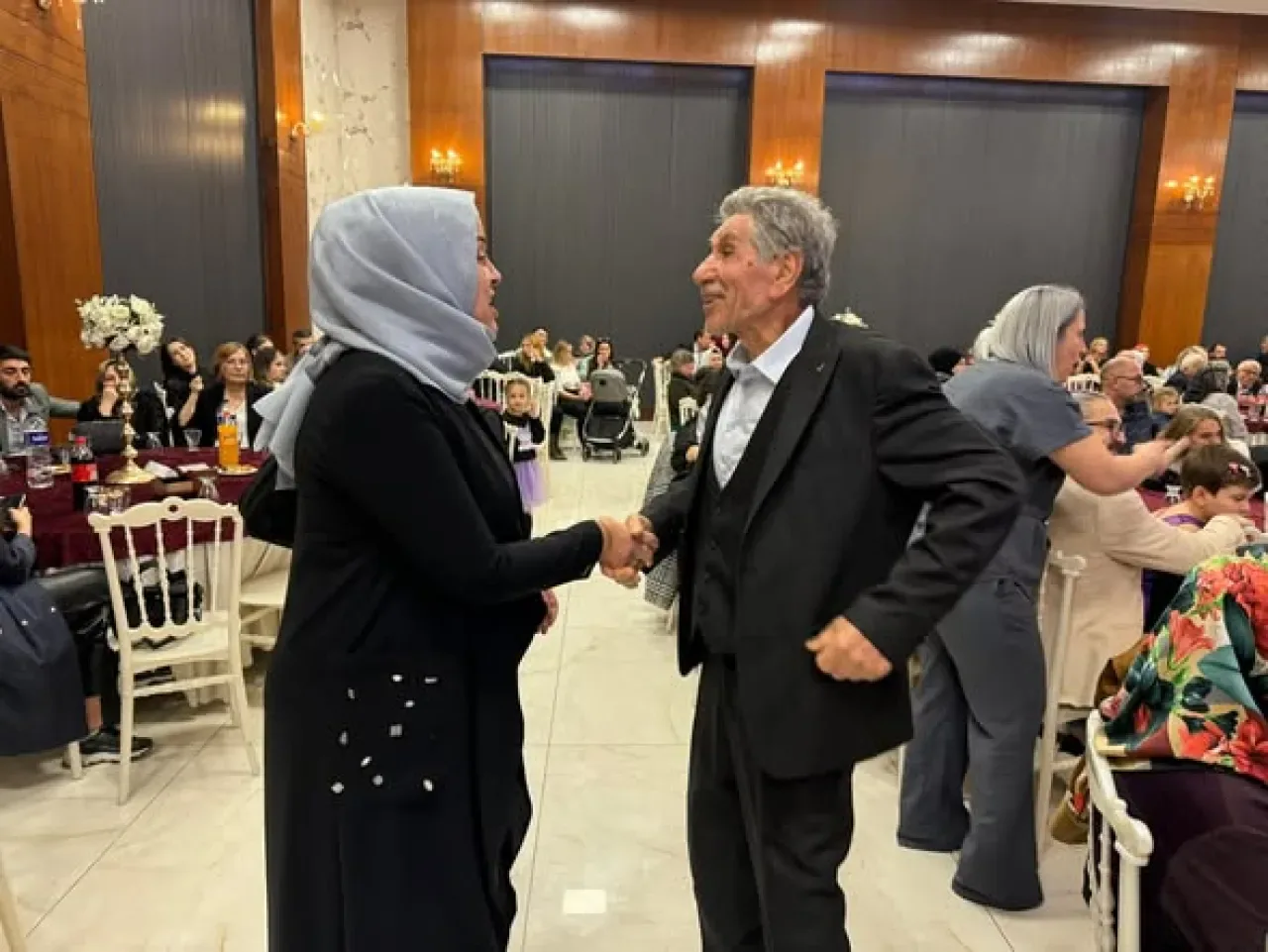 Kepsut Belediyesi Başkan Vekili, Genç Çiftin Düğün Töreninde Mutluluğa Ortak Oldu Kepsut Belediyesi Başkan Vekili, Genç Çiftin Düğün Töreninde Mutluluğa Ortak Oldu