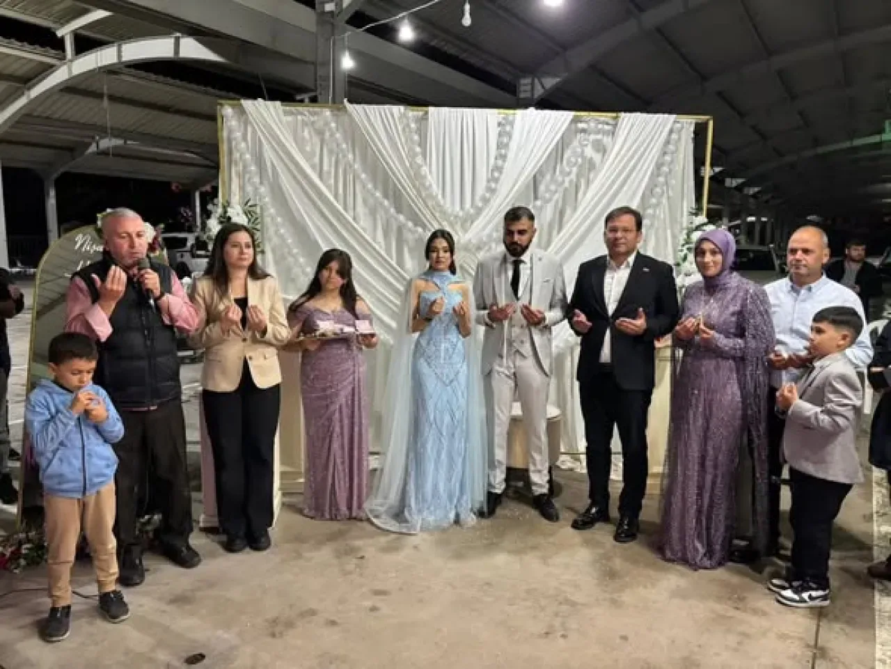 Sındırgı Belediyesi, Taşçı-Demircioğlu Ailelerinin Nişan Törenine Katıldı Sındırgı Belediyesi, Taşçı-Demircioğlu Ailelerinin Nişan Törenine Katıldı